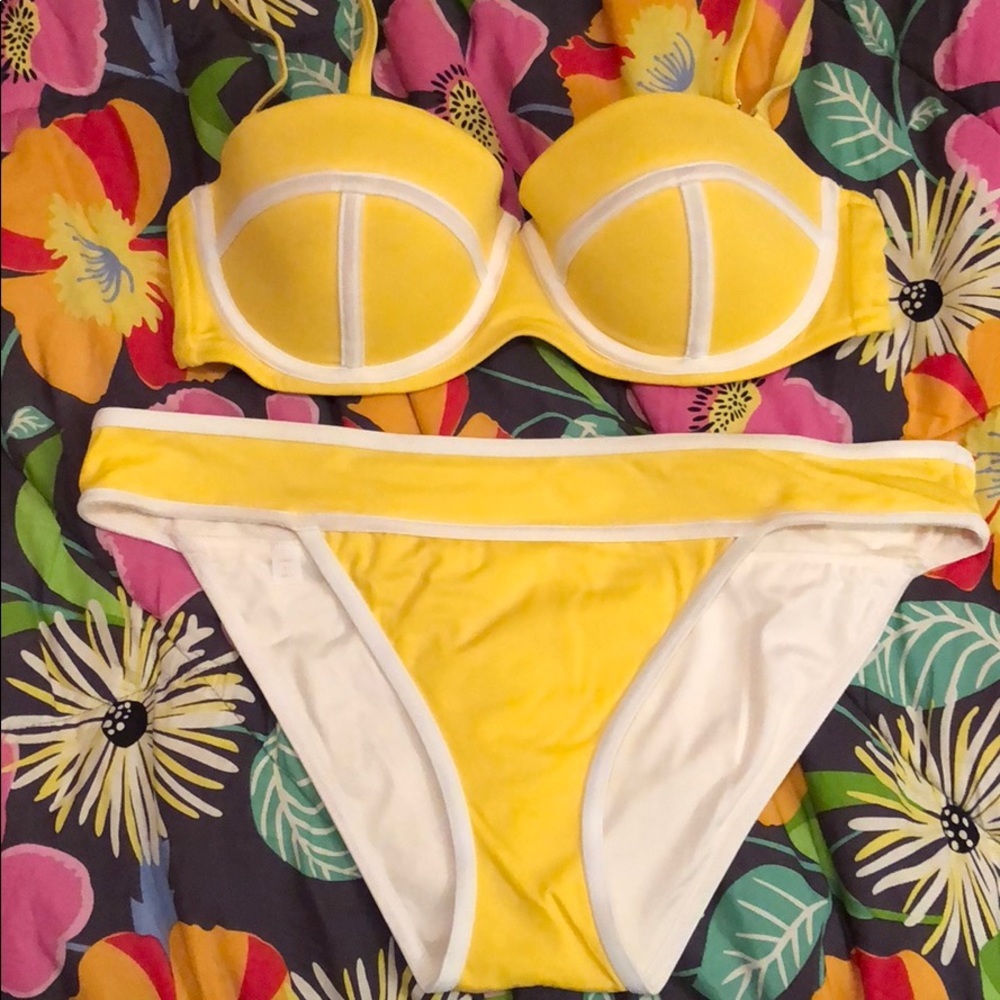 Victoria’s Secret bikini